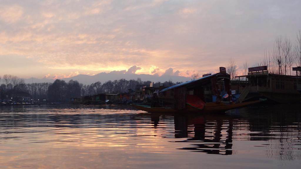 מלון Srīnagar Houseboat Moon Of Kashmir מראה חיצוני תמונה